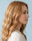 Peinado de verano con ondas largas