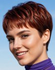 Corte pixie rojo caoba