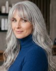 Estilo muy largo para cabello gris