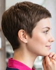 Corte de cabello corto clásico para mujeres