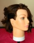 Corte bob inclinado con un falso rapado lateral o undercut