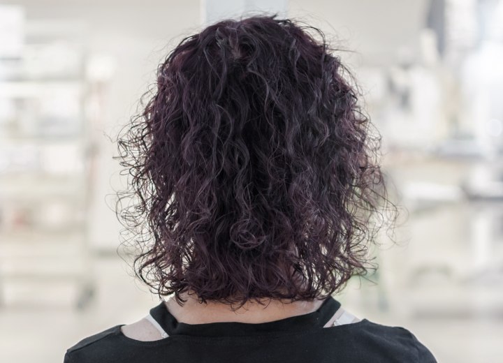 Mujer con cabello rizado