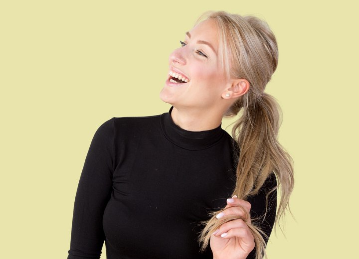 Sporty look with a ponytail and a black top