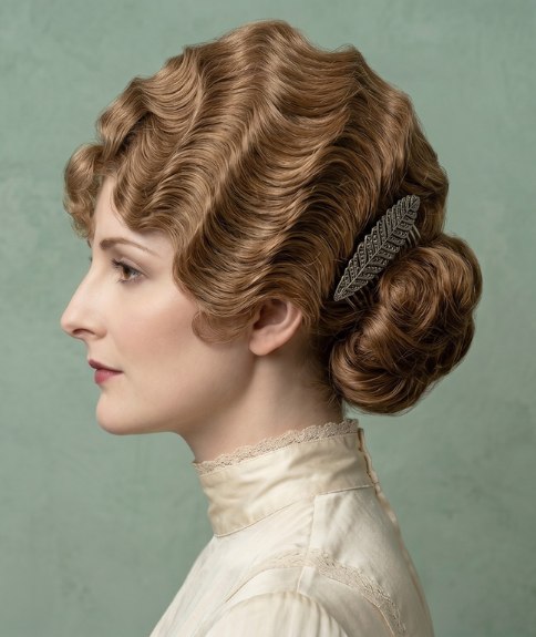 Chignon de 1914 aux ondulations profondes et généreuses