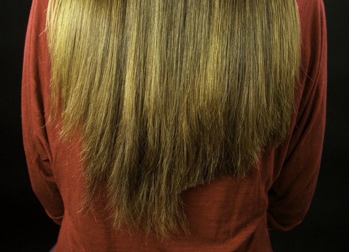 Des cheveux coupés de manière inégale