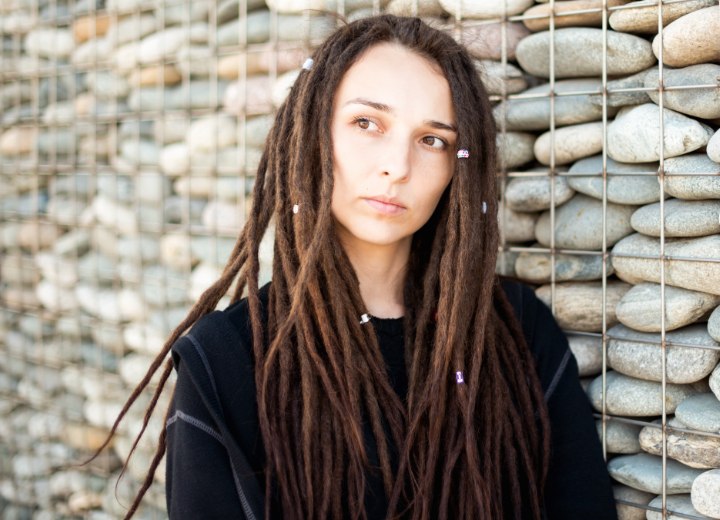 Cheveux longs avec des dreadlocks