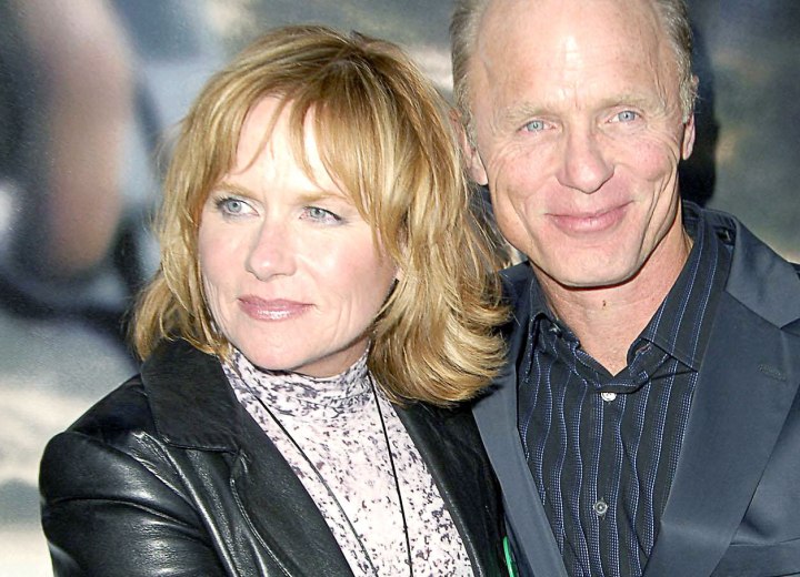 Amy Madigan avec les cheveux courts