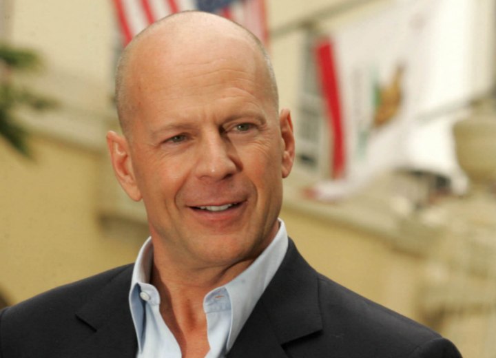 Bruce Willis avec la tête rasée