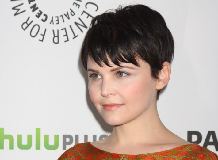 Ginnifer Goodwin avec des cheveux très courts