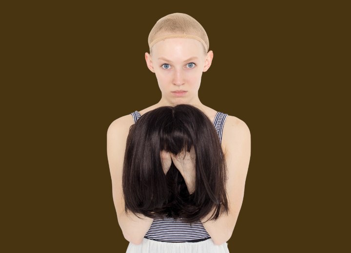 Femme avec une perruque