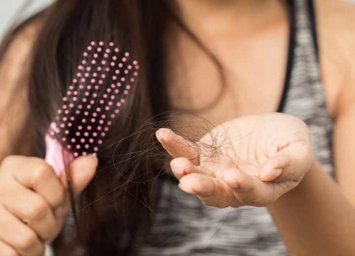 Femme avec perte de cheveux