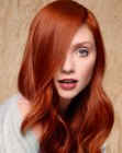 Cheveux rouges souples et brillants