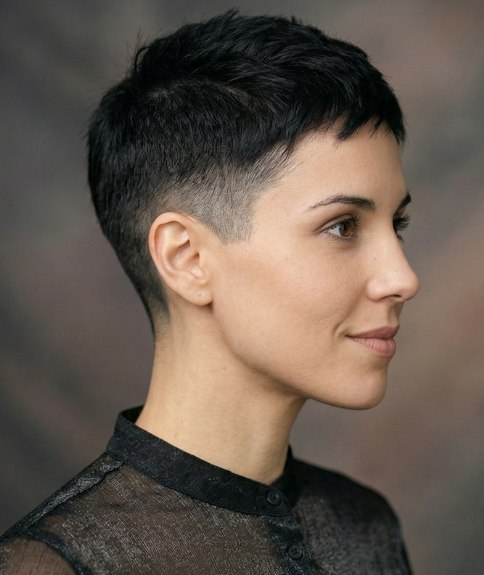 Coupe courte puissante mais f&eacute;minine