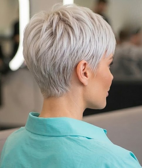 Coupe &agrave; la gar&ccedil;onne audacieuse avec d&eacute;grad&eacute;