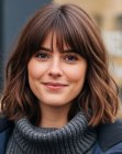Carré ondulé au-dessus des épaules