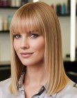 Cheveux blonds lisses