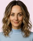 Coiffure longue avec des ondes