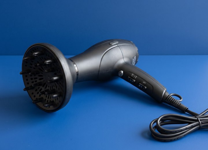 Blow dryer with a diffuser attachment