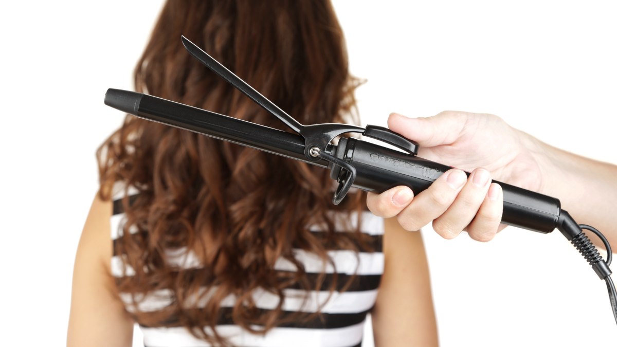 Burning smell when straightening hair with a curling iron