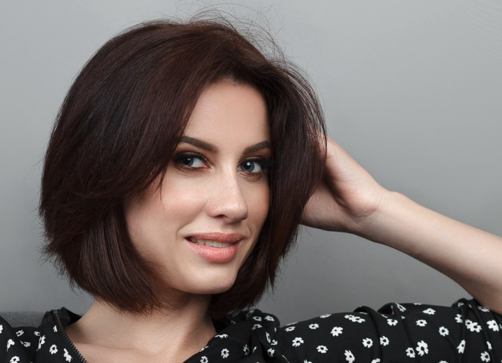 Short hairstyle for women with wide faces