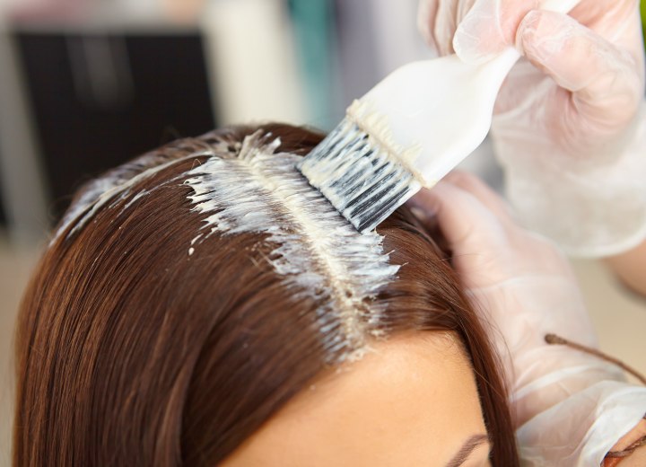 Coloring the roots of hair with new growth