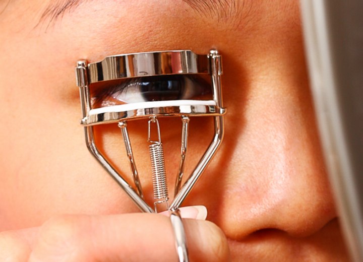 Eyelash curler