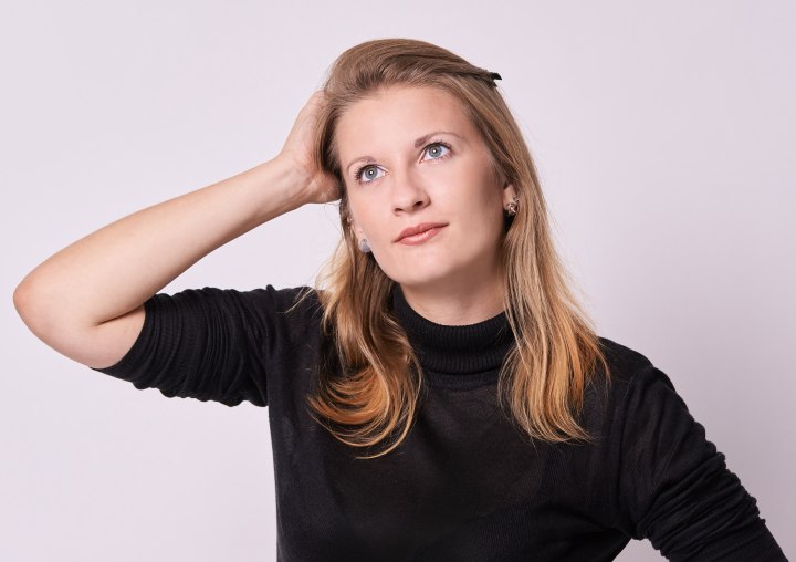 Woman with fine wavy hair