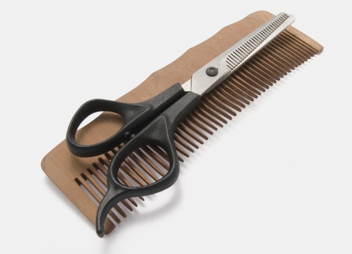 Thinning scissors