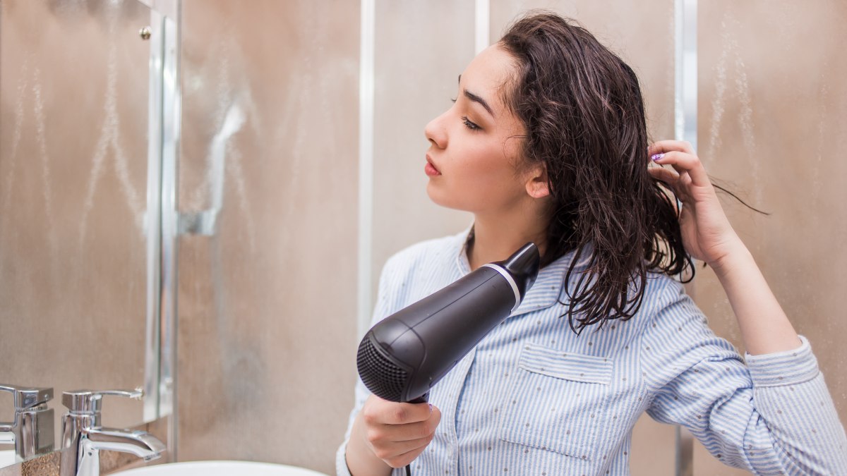 How to blow dry hair straight