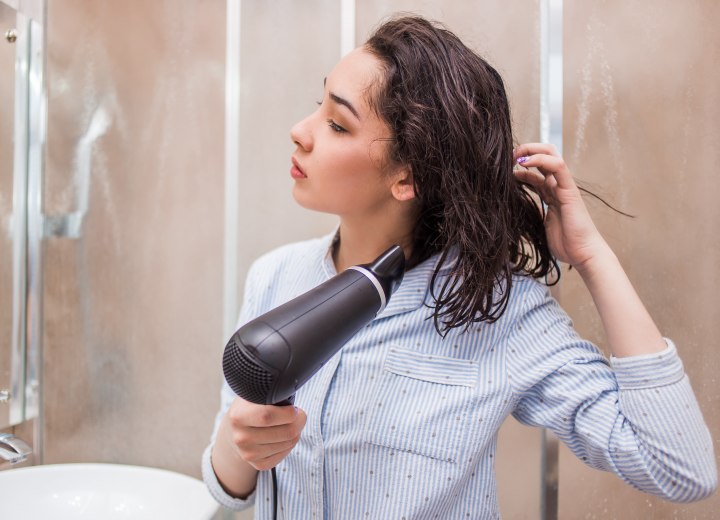 How to blow dry hair straight