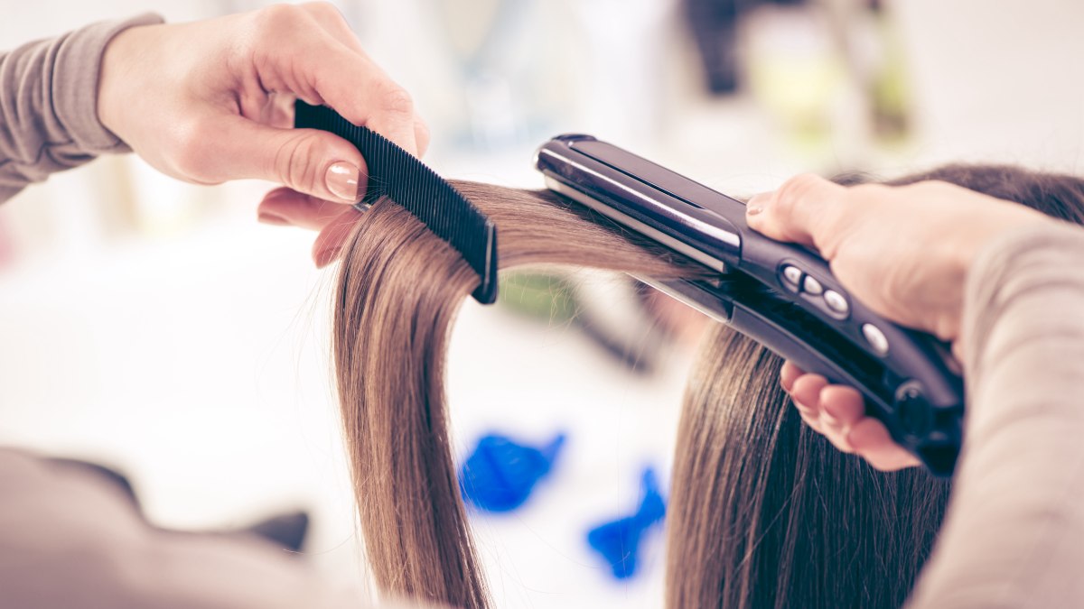 Does straightening your hair cause hair loss?