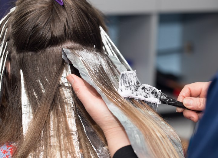 Hair coloring with foiling