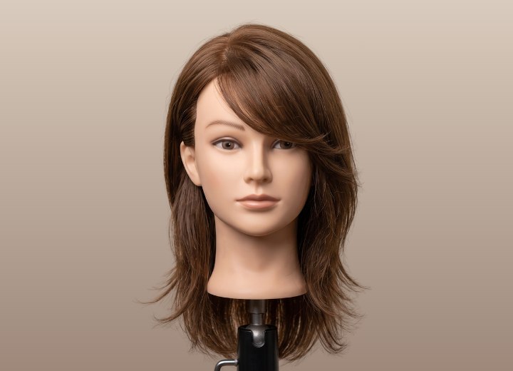 Long hairstyle for women with a pointy nose