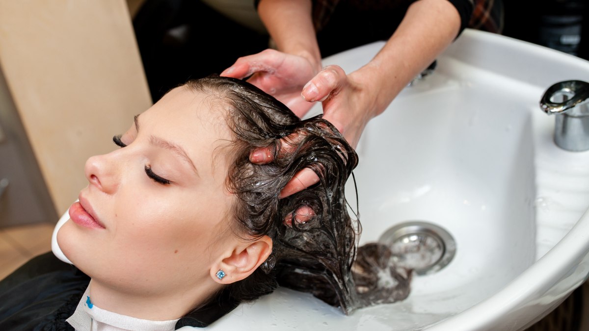 The benefits of scalp massage or head massage during shampooing in hair salons