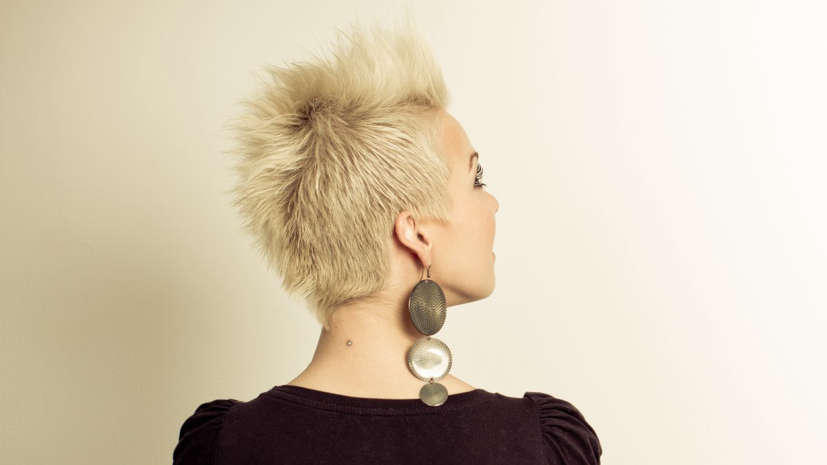 27 Short Spiky Haircuts for Women Over 60 with Sass