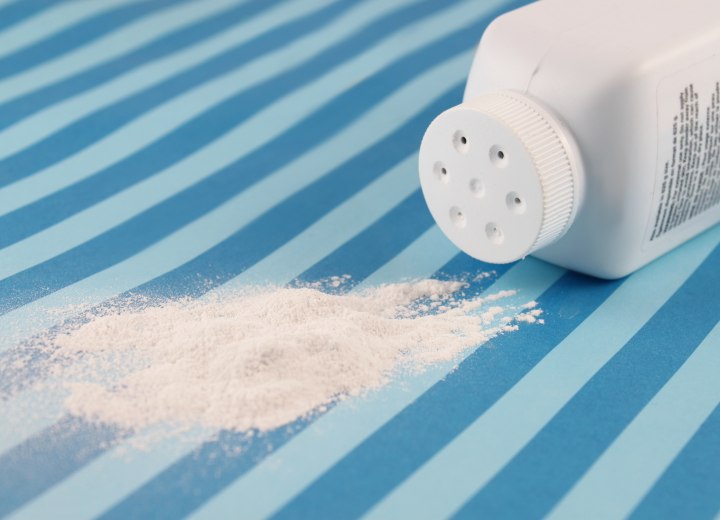 Talcum powder to stop greasy hair