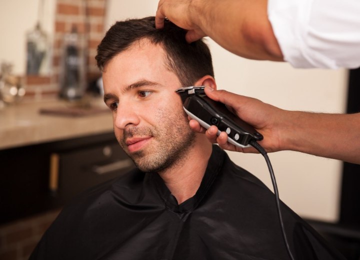 Taper cutting hair with clippers
