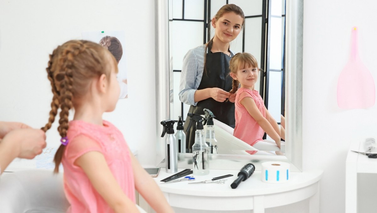 How to make kids feel comfortable at a hair salon