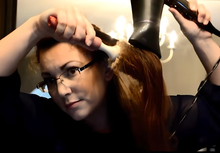 How to get straight hair without using a flat iron | Video