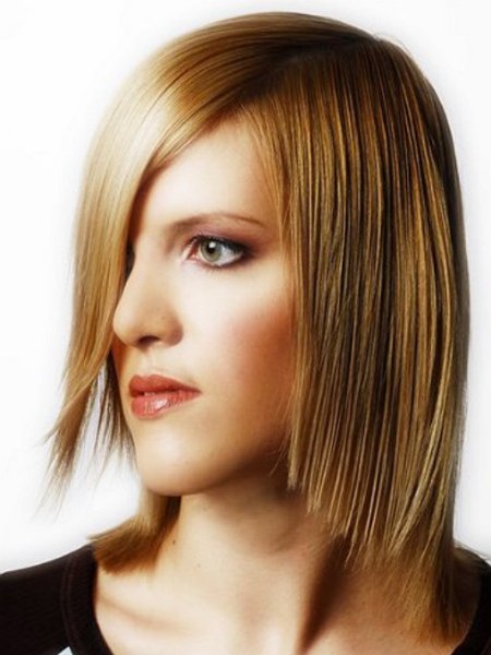 Shoulder length hairstyle with an angled cutting line