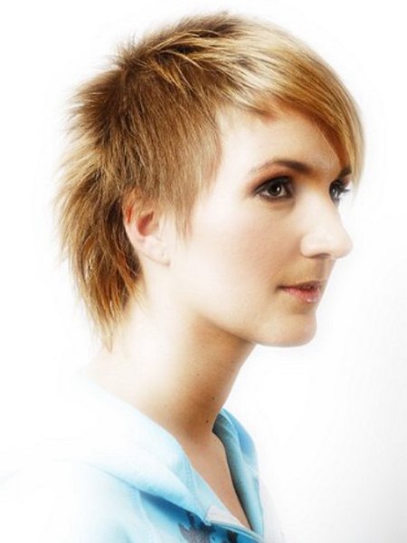Short hairstyle that covers the neckline - Side view