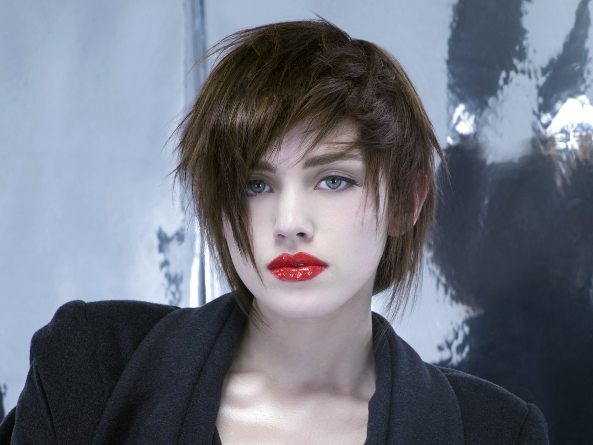 Razored short hairstyle with short and longer sections