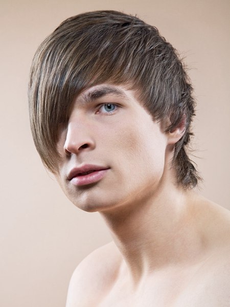 Men's hairstyle with razor cutting