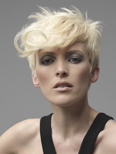 Blonde pixie for wavy hair