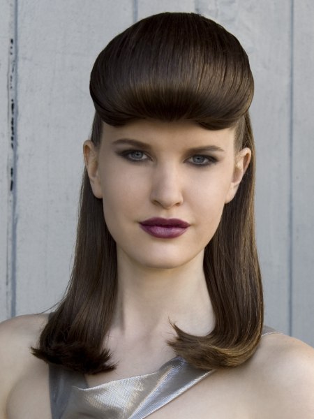 1940s vintage hairstyle with a rolled fringe