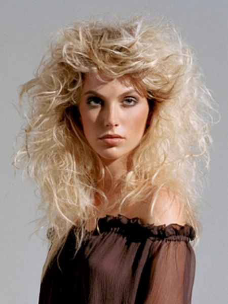 Long blonde hair with free-flowing curls