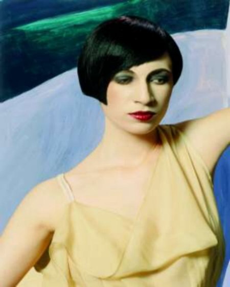 Glossy hairstyle inspired by the bob styles of the roaring twenties