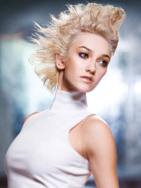 Mop-top hairstyle for beige blonde hair