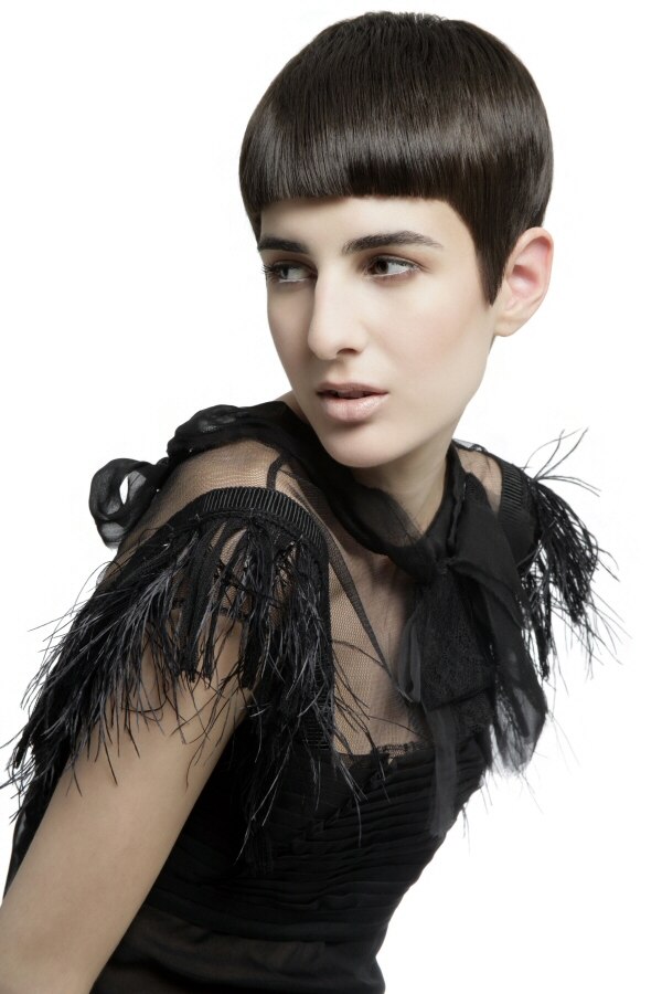 Boyish short hairstyle for women with tapered lines up the 