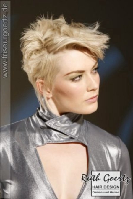 Flirty short haircut with choppy spikes